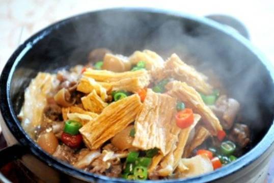 Braised Lamb with Dried Beancurd in Soup - 吊汤腐竹炖羊腩